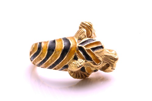 Lot 1 - An enamel tiger head ring, composed of striped...