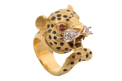 Lot 131 - A yellow gold and diamond panther ring, with...