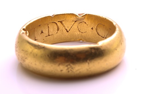 Lot 298 - An Early 18th-century wedding ring, the thick...