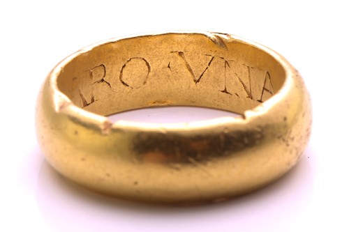 Lot 298 - An Early 18th-century wedding ring, the thick...