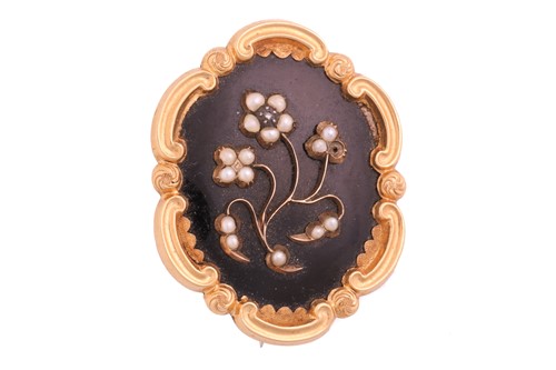 Lot 275 - A Victorian mourning brooch, comprising a...