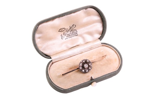 Lot 30 - A diamond-set flowerhead bar brooch, in the...