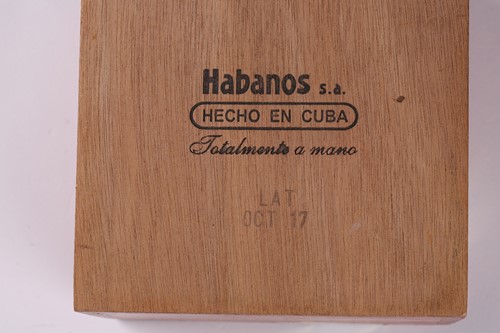 Lot 135 - 25 Cohiba Robusto Cigars in an opened slide...