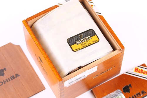 Lot 137 - 25 Cohiba Siglo No 1 Cigars in opened slide...