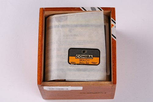 Lot 137 - 25 Cohiba Siglo No 1 Cigars in opened slide...