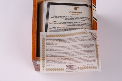 Lot 136 - 25 Cohiba Siglo No 1 Cigars in opened slide...