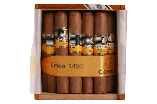 Lot 136 - 25 Cohiba Siglo No 1 Cigars in opened slide...