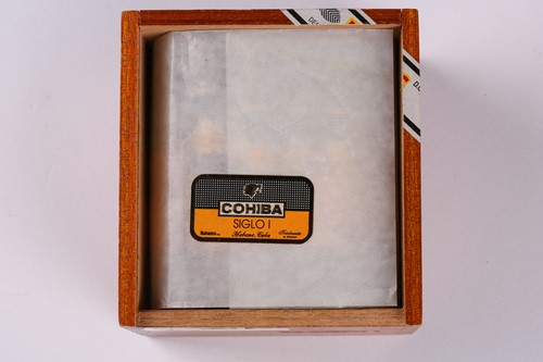 Lot 136 - 25 Cohiba Siglo No 1 Cigars in opened slide...