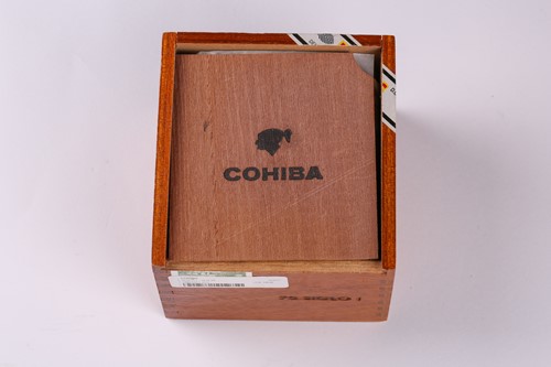 Lot 136 - 25 Cohiba Siglo No 1 Cigars in opened slide...