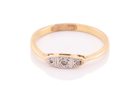 Lot 28 - An 18ct yellow gold and diamond Edwardian...