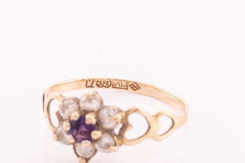 Lot 69 - A 9ct yellow gold and red gemstone ring,...