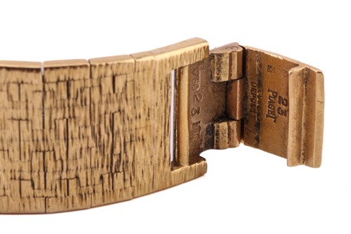 Lot 388 - A Piaget lady's diamond set wristwatch,...