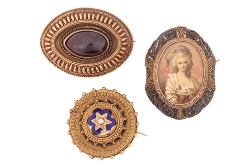 Lot 42 - A late 19th century yellow metal and cabochon...