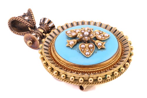 Lot 130 - A Victorian Etruscan Revival mourning brooch,...