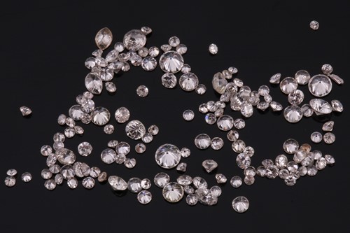 Lot 105 - A 4.22ct melee parcel of loose diamonds...