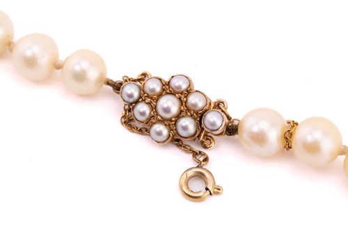 Lot 177 - A Victorian mourning brooch and a...