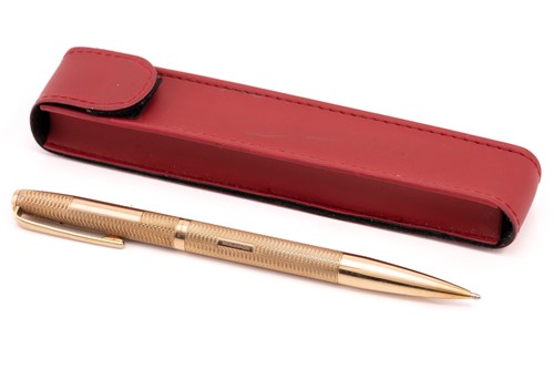 Lot 365 - A 9 carat gold yard-o-lead retractable ball...