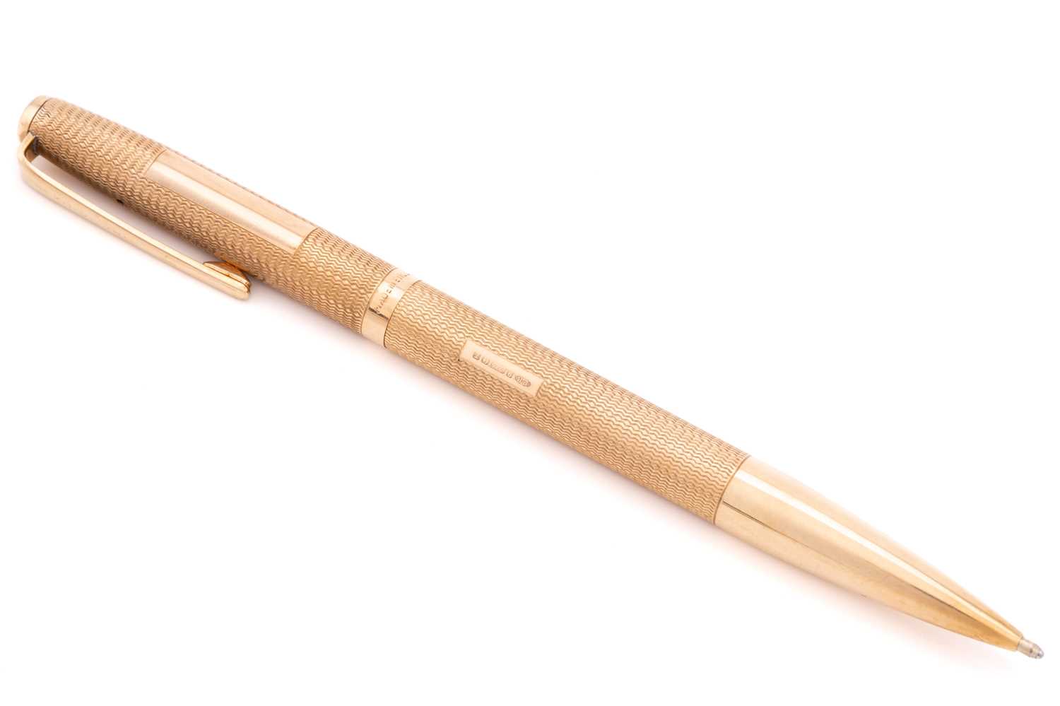 Lot 365 - A 9 carat gold yard-o-lead retractable ball...