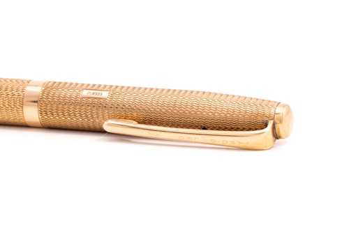 Lot 365 - A 9 carat gold yard-o-lead retractable ball...