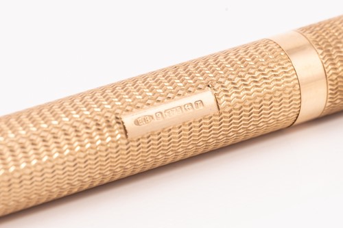 Lot 365 - A 9 carat gold yard-o-lead retractable ball...