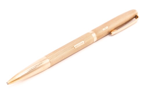 Lot 365 - A 9 carat gold yard-o-lead retractable ball...