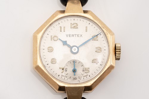 Lot 208 - A miscellaneous collection of jewellery...