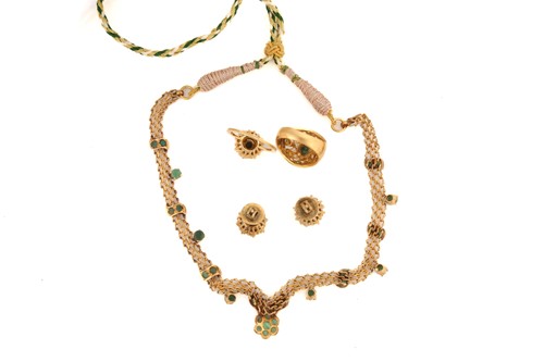 Lot 54 - A suite of emerald jewellery items, comprising...