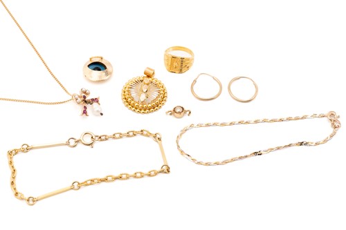 Lot 232 - A miscellaneous collection of jewellery items,...