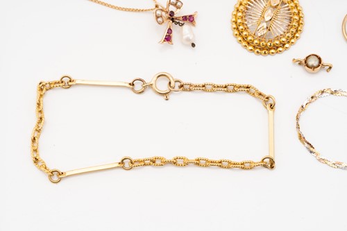 Lot 232 - A miscellaneous collection of jewellery items,...