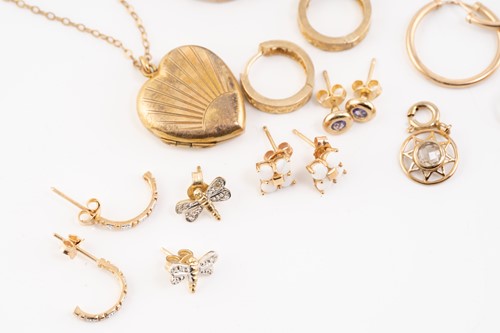 Lot 126 - A collection of various jewellery items, to...