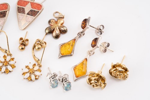 Lot 126 - A collection of various jewellery items, to...