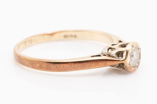 Lot 207 - An Edwardian diamond flowerhead ring and a...