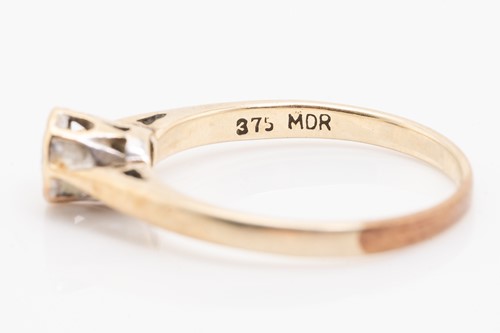 Lot 207 - An Edwardian diamond flowerhead ring and a...