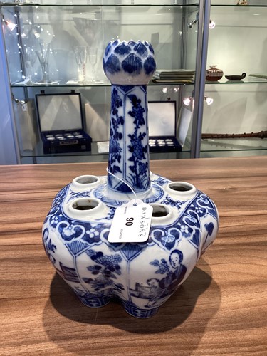 Lot 90 - A pair of Chinese blue & white quintal bulb...