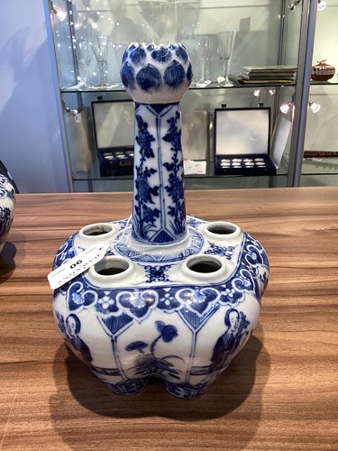 Lot 90 - A pair of Chinese blue & white quintal bulb...
