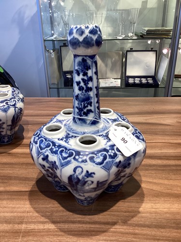 Lot 90 - A pair of Chinese blue & white quintal bulb...