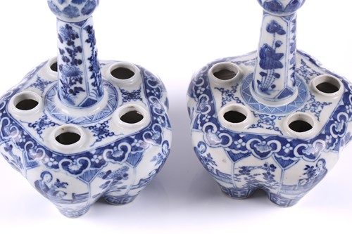Lot 90 - A pair of Chinese blue & white quintal bulb...