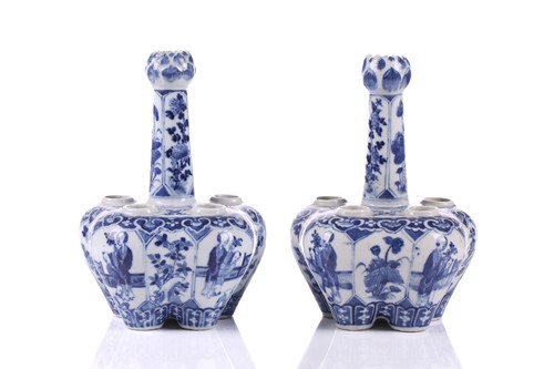 Lot 90 - A pair of Chinese blue & white quintal bulb...