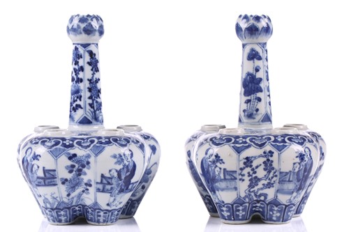 Lot 90 - A pair of Chinese blue & white quintal bulb...