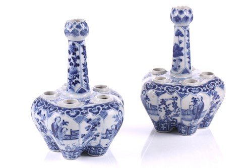 Lot 90 - A pair of Chinese blue & white quintal bulb...