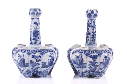 Lot 90 - A pair of Chinese blue & white quintal bulb...