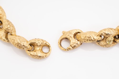 Lot 179 - An Italian stippled anchor link necklace, with...