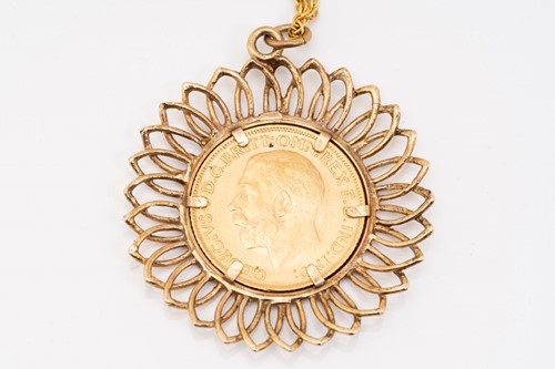 Lot 122 - A sovereign pendant on chain; the sovereign...