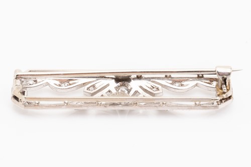 Lot 239 - An Art Deco-style 18ct white gold and diamond...