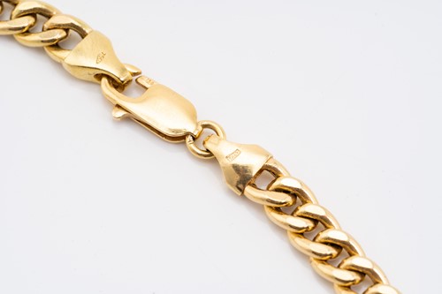 Lot 121 - A yellow metal flat curb link chain, fastens...