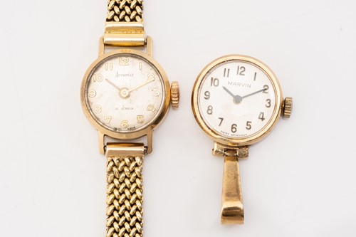 Lot 420 - A 9ct yellow gold Accurist ladies wristwatch...