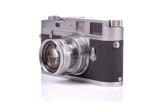 Lot 196 - A 1960 Leica M2 Rangefinder camera, chrome,...