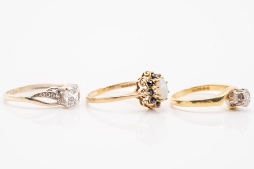 Lot 167 - A diamond single stone ring, the round...