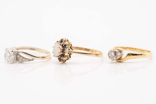Lot 167 - A diamond single stone ring, the round...