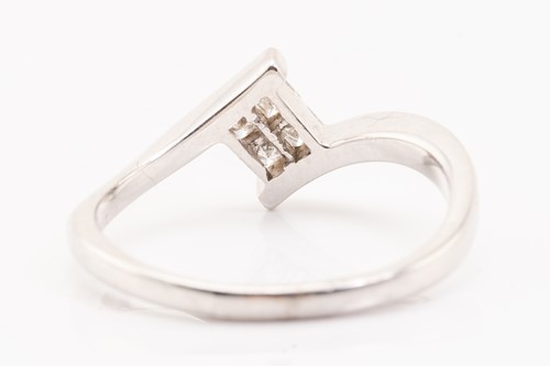 Lot 45 - A four-stone diamond crossover ring, illusion...